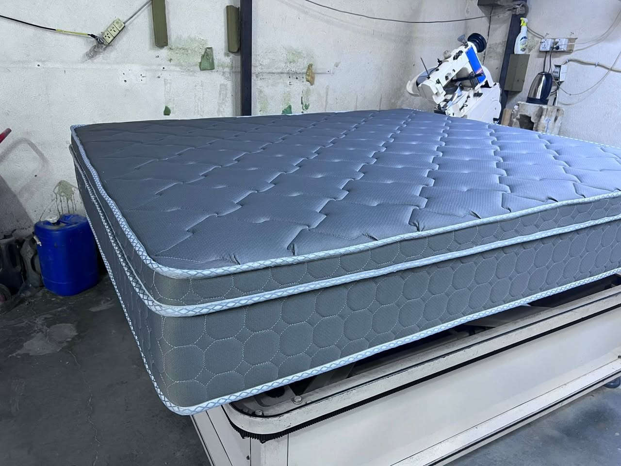 مرحباً زبائننا الكرام.. جربتو شعور "النوم فوق الغيم" مع دوشكنا الفندقي! ☁️😴
تعبت من الدواشك العادية؟ جرب الدوشك الفندقي المصمم خصيصاً لراحة الظهر والمفاصل.
✅ سفنج ضغط عالي: لا يهبط ولا يتغير شكله مع الزمن.
✅ ارتفاع 25سم: يعطي سريرك مظهر فخم ومرتب.
✅ ضمان حقيقي: نضمن لك الجودة والمتانة.
✅وفرنا الكم بلونين الأبيض والرصاصي
✨ دلل نفسك.. لأن راحتك تبدأ من نومك!
📩 راسلنا الآن واطلب بسعر خاص (150)الف شامل اجور التوصيل


**إذا كنت صاحب هذا الإعلان وتريد حذفه لأي سبب، رجاءا أرسل رسالة إلى الدعم الفني**