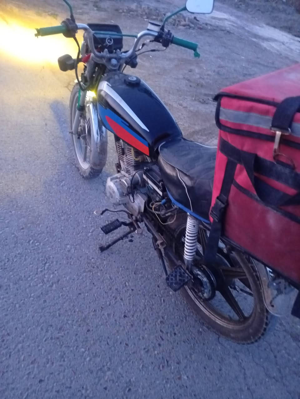 سلام عليكم  دراجه ايراني لبيع دراجه حلوه وبيها منضومه زنون  الشراي ينتصل ع الرقم المكان بغداد ***********
