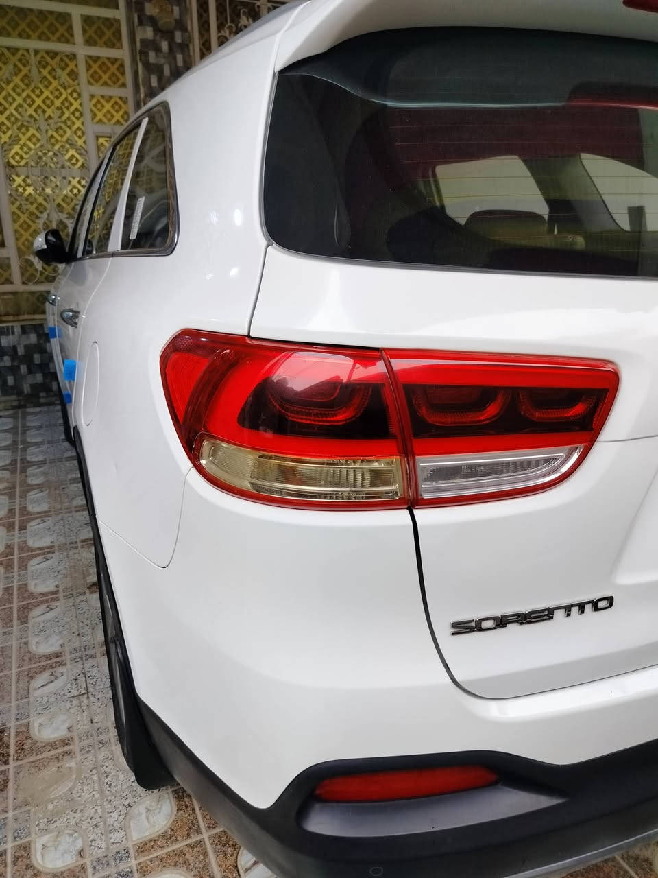 سلام عليكم
سورنتو موديل 16 خليجي 
6 سلندر 7 راكب 
ماشيه 100kmالف 
السونار مرفق بالصور 
حداديه تايرات باتري مكينه تبريد  وكير شرط مابيها اي نقص 
السعر 215
المكان ذي قار قضاء الفجر 
رقم الهاتف ***********
