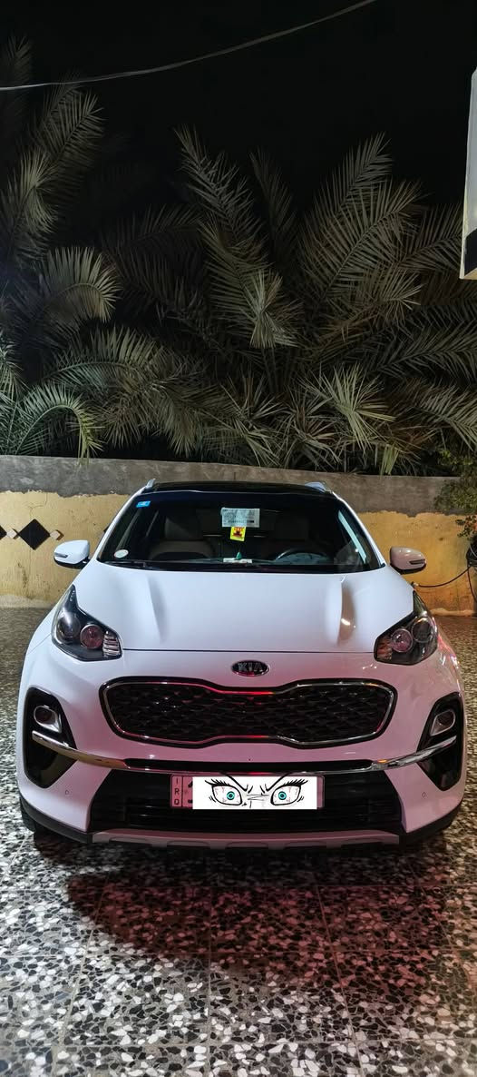 السلام عليكم سبورتج للبيع موديل ٢٠١٩ شكل ٢٠٢٠ ماشية ٤٠ حقيقي
المواصفاات...⛔
1- بصمة 
2- بانوراما
3- كشنات كهرباء جلد
4- شاشة اصلية و تبريد لمس 
5- تحكمات استيرن 
6- مري شفط 
7- قطعتين تبريدد 
8- ثلاث انضمة قيادة + مانع انزلاق 
9- حساسات امامية خلفية 
السيارة جديدة حرفيآ عله وضع الشركة سبير منازل 
السيارة مكفوله كفالة عامة عدااا رصعه صغيره ب الباب الخلف الصدر 🚫🚫
السعررر... 215$ ورقة 
العنوان بغداد قرب جزيرة بغداد السياحية 
للأستفسار اكثر *********** غير متواجد على فيسبوك و ماسنجر
