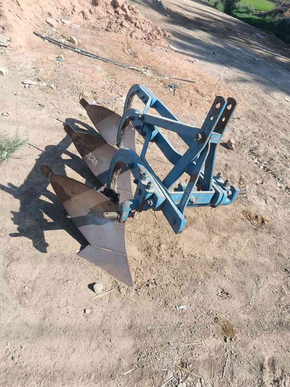 للبيع غراض جدد استخدام قليل فدان حجم 10 ودبه ومرازه وباذره ***********

