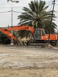 للبيع حفاره هيتاشي210LC مكفوله  وضع شركه وجاهزه للعمل سعر اتصل07711754...