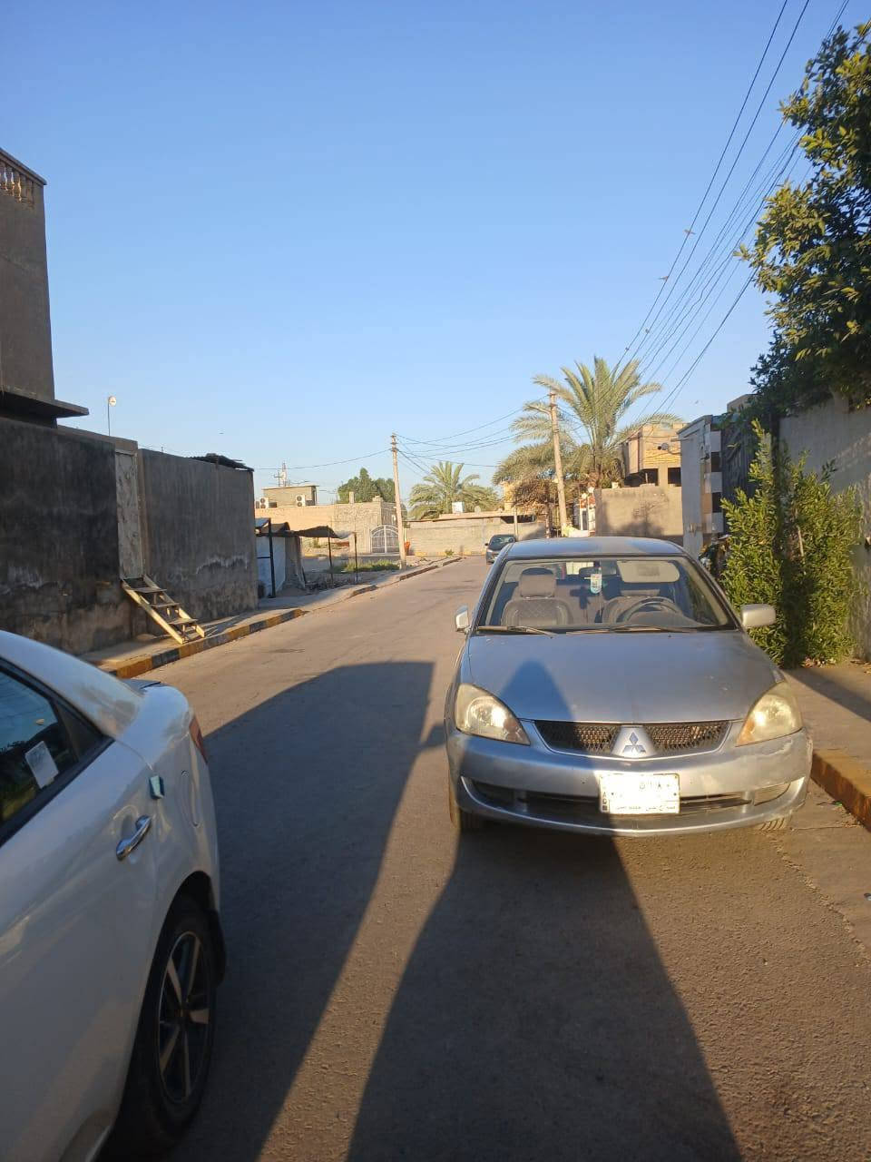 ياالله 
بيت للبيع 
المكان شارع الامير قرب اعدادية صناعة بلد المهنية 
المساحه ٢٥٠ متر طابو 
البناء ٣ غرف نوم
صاله مع استقبال
صحيات ٢ وحمامات ٢
مطبخ ١
موزع مع الدرج وبيتونه 
مع ممر وترك خلفي مع مساحه سيارة سطح البيت مسيج ستاره 
السعر راسلنا خاص او على هذا الرقم 
 ‏‪***********‬‏
