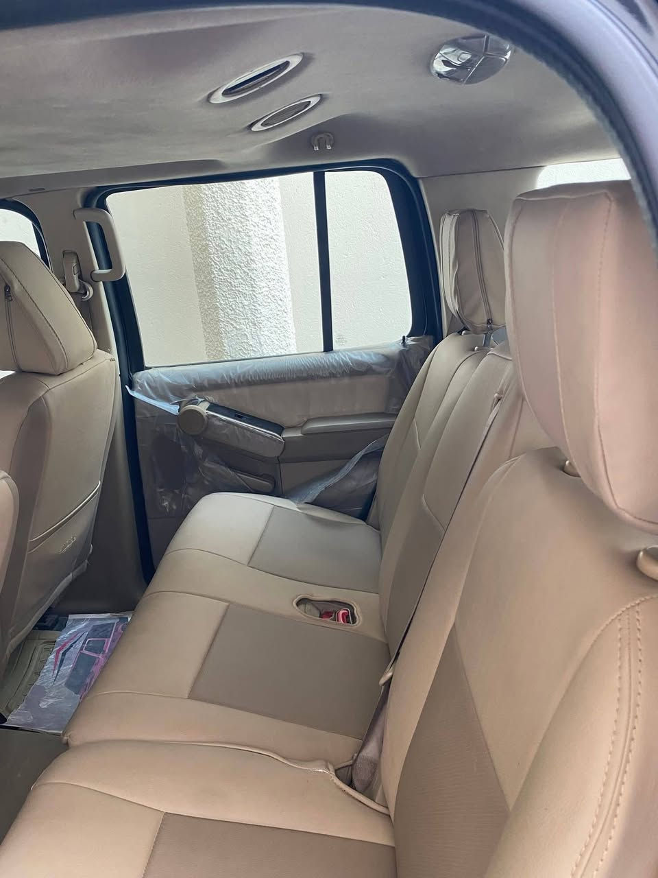 فورد اكسبلور 2010 بدون صبغ بدون حادث وارد خليجي سبعة راكب محرك سته سلندر فول مواصفات تشمل فتحه سقف طكتين وكشنات جلد مغلفه جلد والارضيات مغلفه جلد ايضا
وكرسي السائق كهربائي وتبريد 3قطع مع مواصفات اخرى السياره باسمي عنوان بغداد السعر 126رقم الهاتف ***********   ***********
