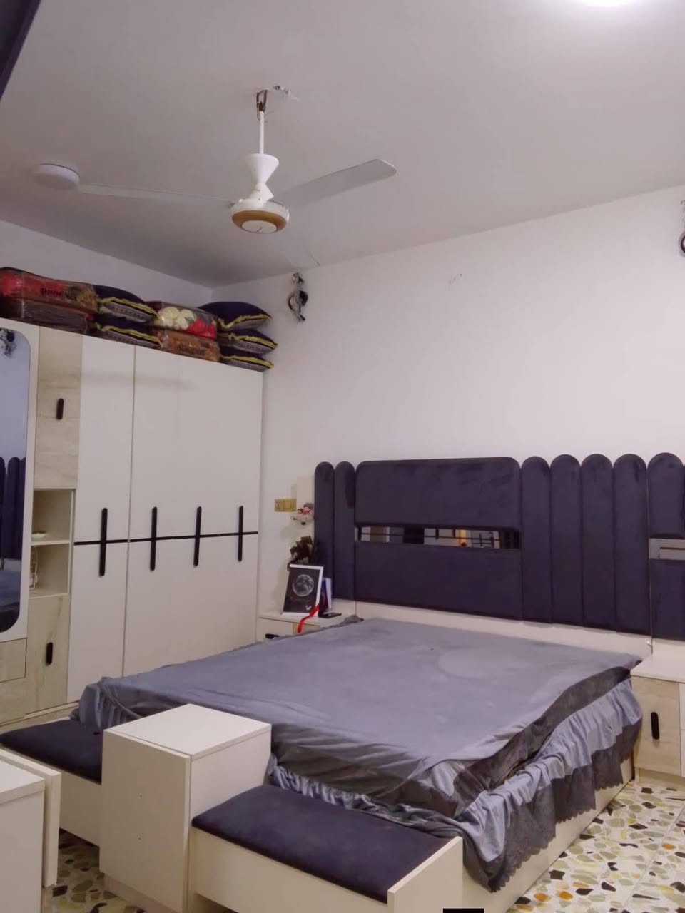 دار سكني للبيع 🏛️ 
_________________

🔰 الموقع #دور_النسيج_دور_الجاهزه
قرب مدرسه المثنئ الابتدائيه
دور العمال

----------------------------------------
🔳 طابو صرف           
🔳 المساحه 250 متر
🔳بيوت الجاهز مع اضافات

--------------------------------

💎 تفاصيل البيت 💎
....
يتكون من طابقين الطابق الاول يحتوي عله استقبال وصاله ومطبخ و ثلاث غرفه نوم  وصحيات بالداخل والخارج وحديقه كراج سياره   الطابق الثاني يحتوي على ثلاث غرف نوم مع مجموعه صحيات
--------------------------------
#السعر_خاص

⚜️ للاستفسار اكثر⚜️
#واتساب_اتصال_***********
