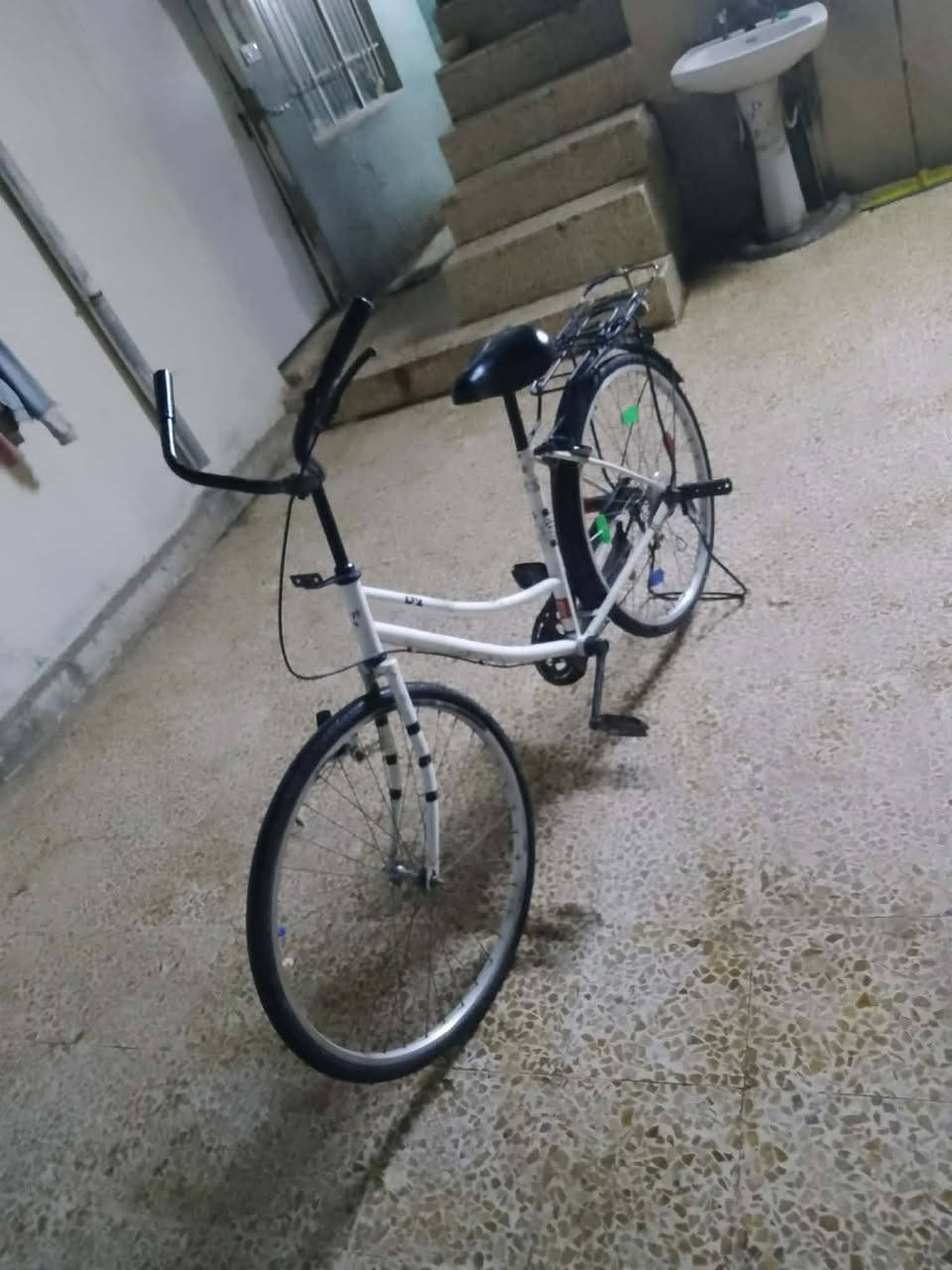 السلام عليكم باسكل عبد الحليم للبيع حجم 26 جديد تواير جدد وياله جدد جاملخ كدام موجود باسكل نضيف صطاب خلفي بنز السعر 75 وبي مجال شراي خابر او خاص ويرهم مراوس 
***********
***********
