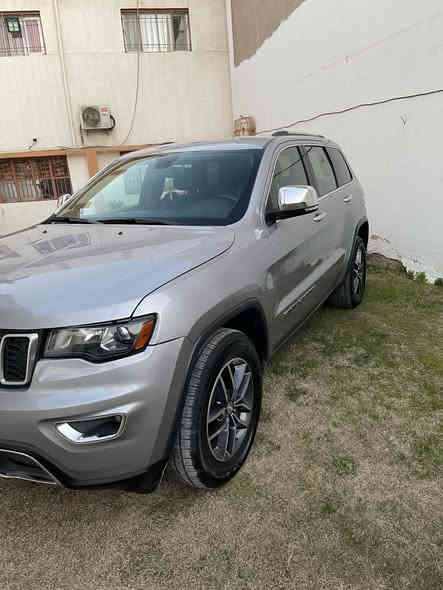 جيب موديل 2018 (لمتد )
فول فول مواصفات 6 سلندر ماعدا سلايد 
وارد امريكي حادث 4 قطع 
للاستفسار : ***********
ماشيه 70 الف 
محرك 3600
فور ويل 4x4
كاميرا خلفيه
صندوق كهربائي
حساسات
كشن تدفئه
بصمه تشغيل عن بعد 
لايت زينون
ايقاف ذاتي خلفي 
السيارة جاهزه مابيها نقص
شارع فلسطين                                      السعر 185
