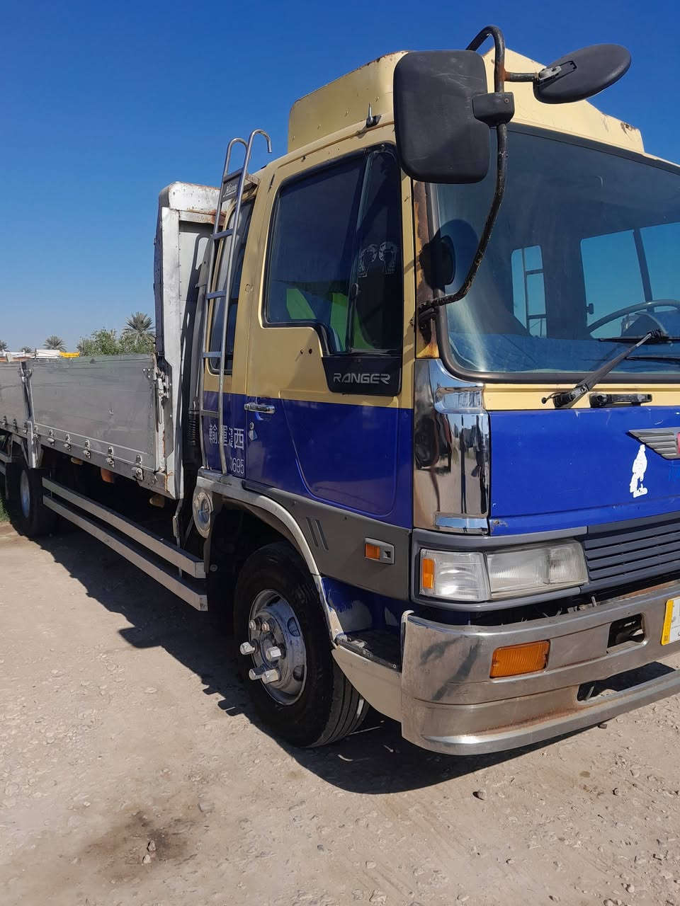 هينو طيره للبيع طول سته وربع بلادي مكينه ٧٠ عادي المكان حله ***********
