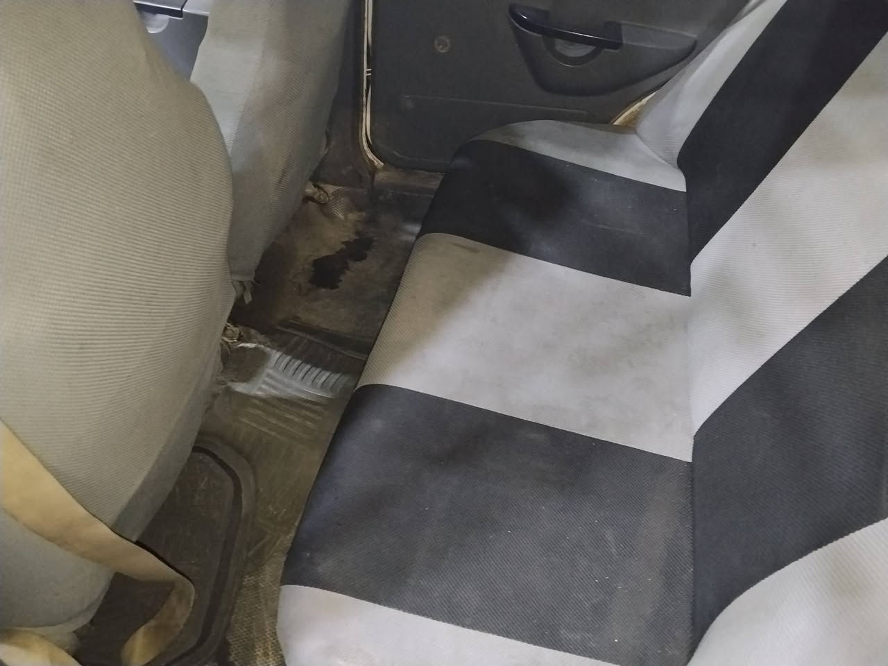 سايبه 14كير ومكينه نضيفات 
غرامات مصفر حداديه 70بلميه
شواصي نضيف رقم كربلاء راعيه يمي
بس عقد مروري مباشر اسوي مداور كبل
الاتصال*********** السعر 34وبيه مجال
