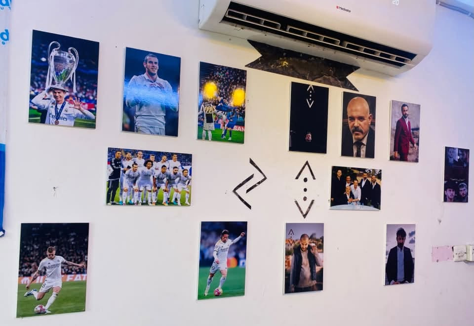 صور دقة ووضوح جدا ممتاز لاكن مامبين بل تصوير قياس 40x30 لمسلسل الحفره وريال مدريد خشب قوي عدد 13 صوره  سعر 20 الف فقط 🔥 رقم ***********
