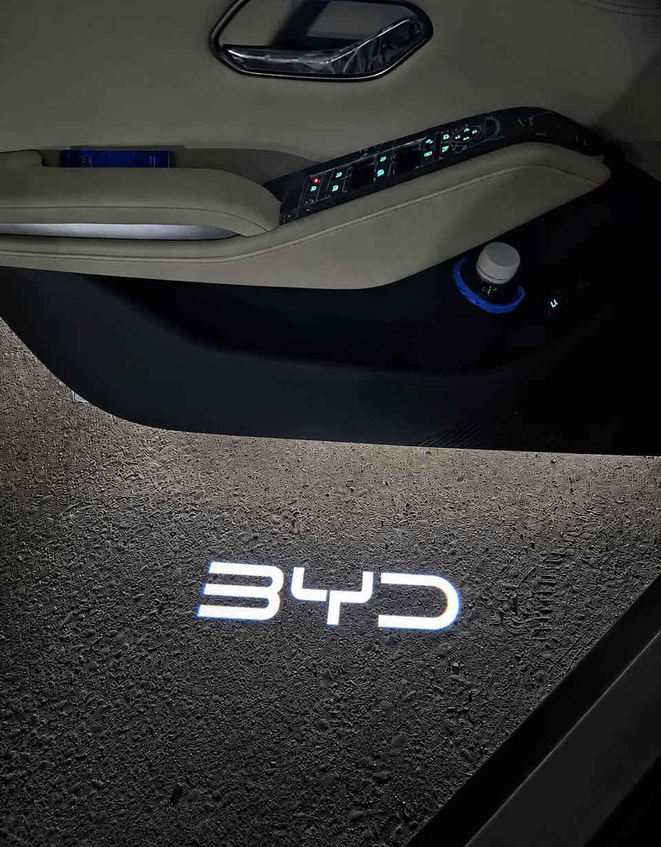 لد ترحيب باب بلادي BYD
(جميع السيارات متوفر ) مجرد تشيل الكلوب القديم  وتشد هذا فيشة بفيشة . بدون تحوير وفحص  امام المندوب للحجز ***********
