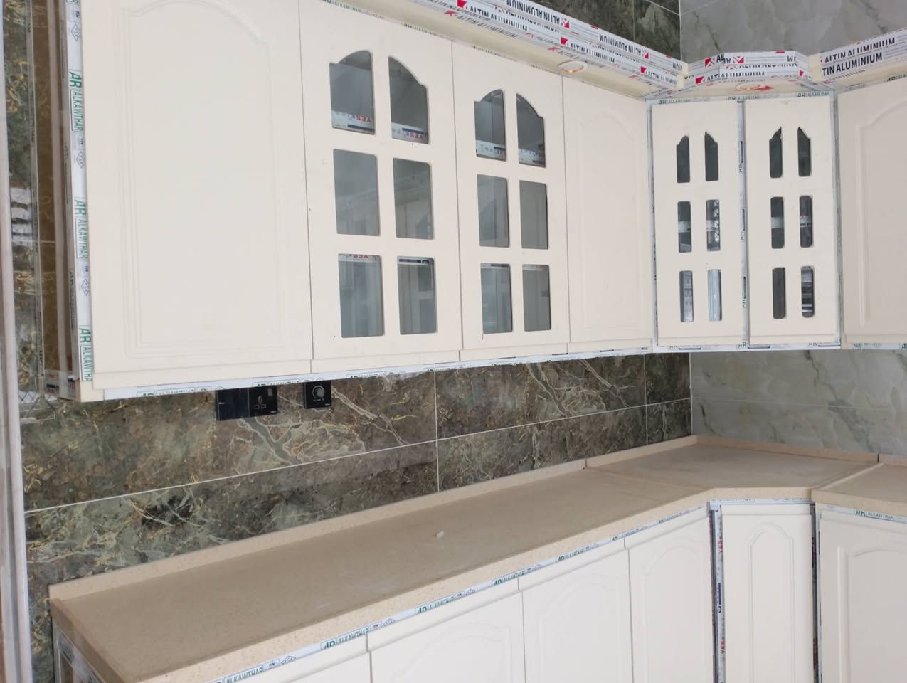 وكاونتر كوارتز طبيعي خشب hdfتسكام نضيف وقوي كلشسعرة ٣قفل


**إذا كنت صاحب هذا الإعلان وتريد حذفه لأي سبب، رجاءا أرسل رسالة إلى الدعم الفني**