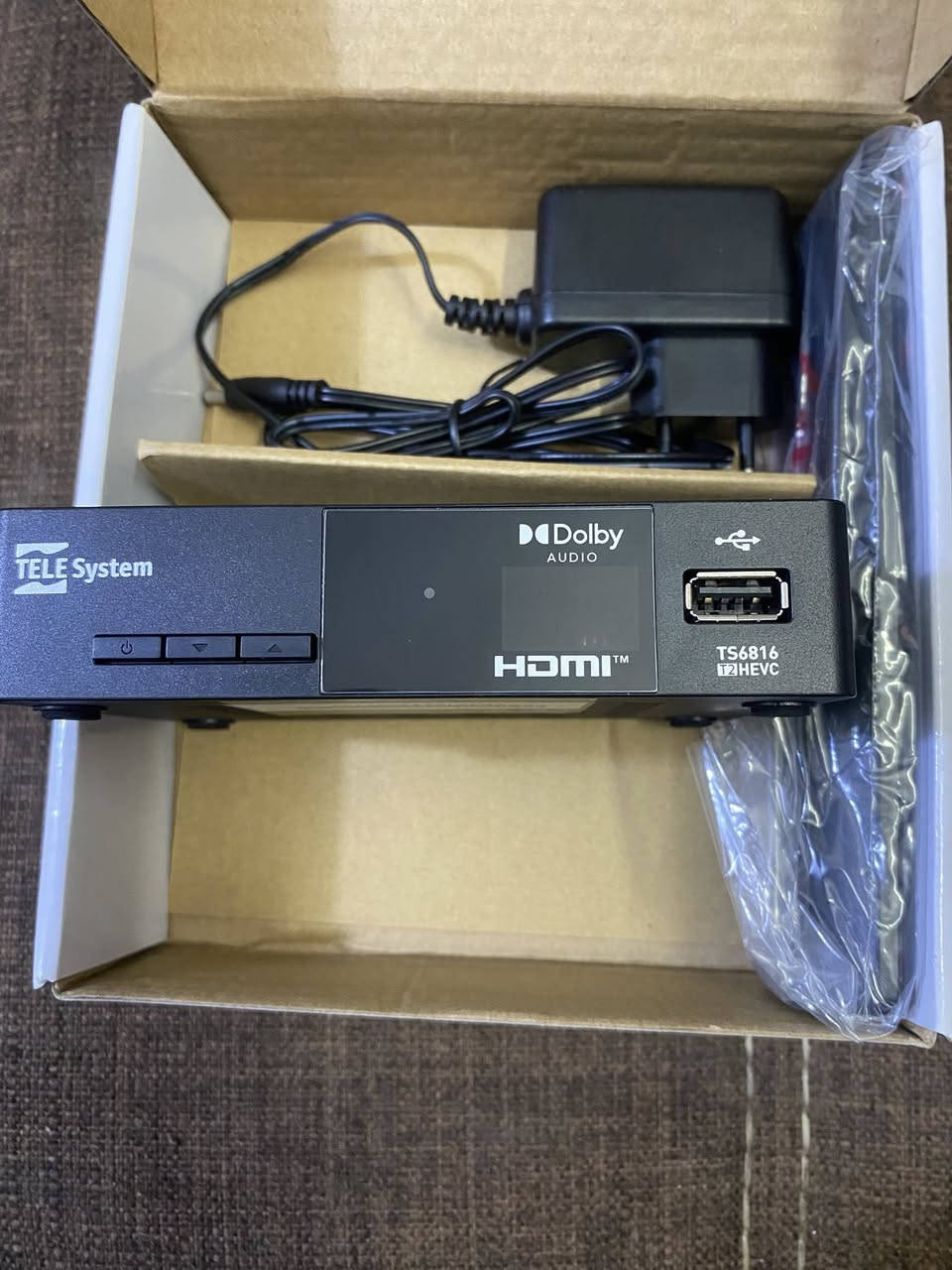 ستلايت جهاز فك تشفير رقمي أرضي (DVB-T2).
دعم HEVC Main10: يدعم معيار ضغط الفيديو عالي الكفاءة (HEVC) Main10، مما يضمن التوافق مع البث الحديث.
مشغل وسائط USB: يمكن استخدامه كمشغل وسائط لتشغيل الملفات عبر منفذ USB.
مسح تلقائي (Autoscan): يتميز بوظيفة المسح التلقائي للبحث عن القنوات الجديدة بسهولة.
تقنية Dolby: يدعم تقنية Dolby للصوت.
منافذ التوصيل:
منفذ HDMI™ للتوصيل بالتلفزيون.
منفذ USB.

السعر 15 🤍🌸


**إذا كنت صاحب هذا الإعلان وتريد حذفه لأي سبب، رجاءا أرسل رسالة إلى الدعم الفني**