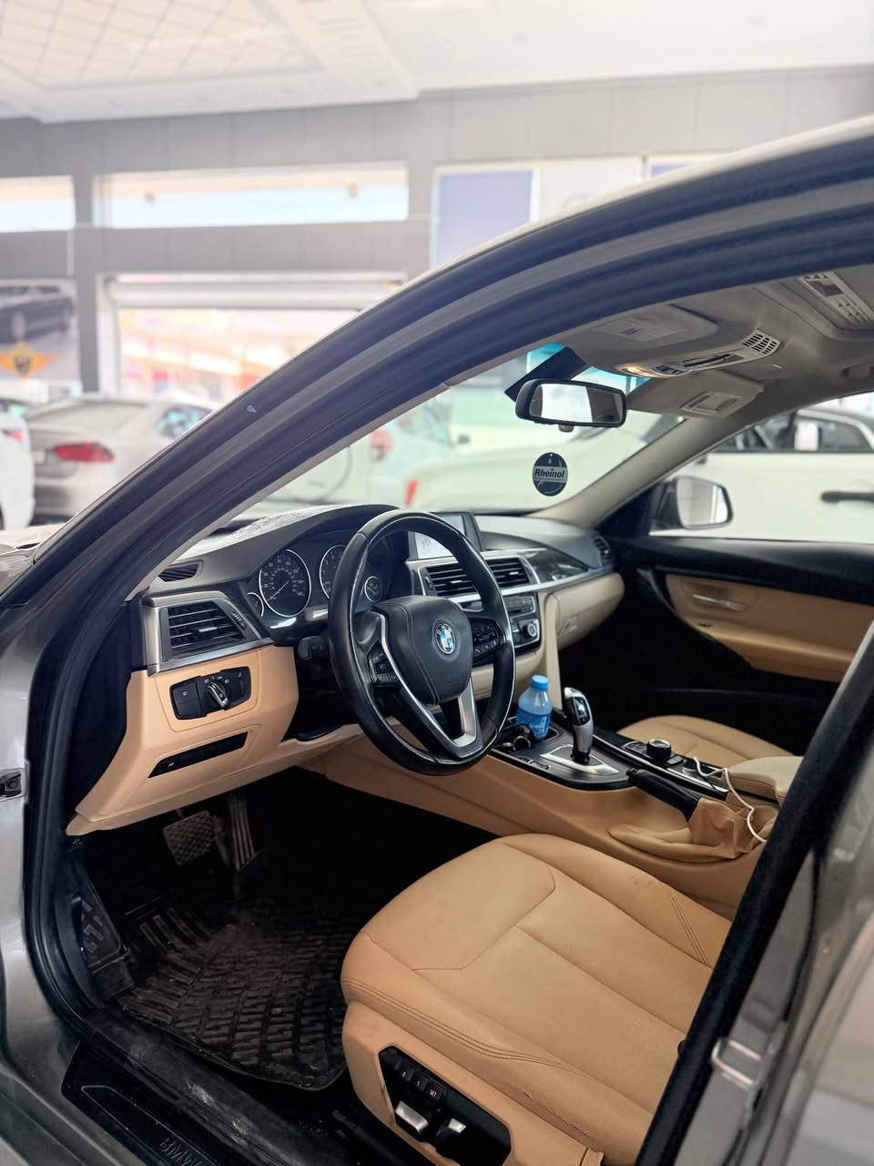 Bmwموديل 2018 
سياره فول مواصفات 
كوشن خزن 
كوشن هيتر 
داخل زه ر 
رادار سلايت 
فول فول 
گير مكينه جديد بئ صرف بئ نفخ
2 قطع صبخ سه رئ شاصي يئ گرتي 
ارباك سترين و دكمه يت فه بين
دشبول بشرط 
4 تايره جديد 
4 مود ايكو سبورت نورمال + سبورت 
سعر 137$ ورقه 
غرامه 450 هزار سعرئ هيت خار 
رقم تلفون ***********
مكاني دهوك زاخو, دهوك

