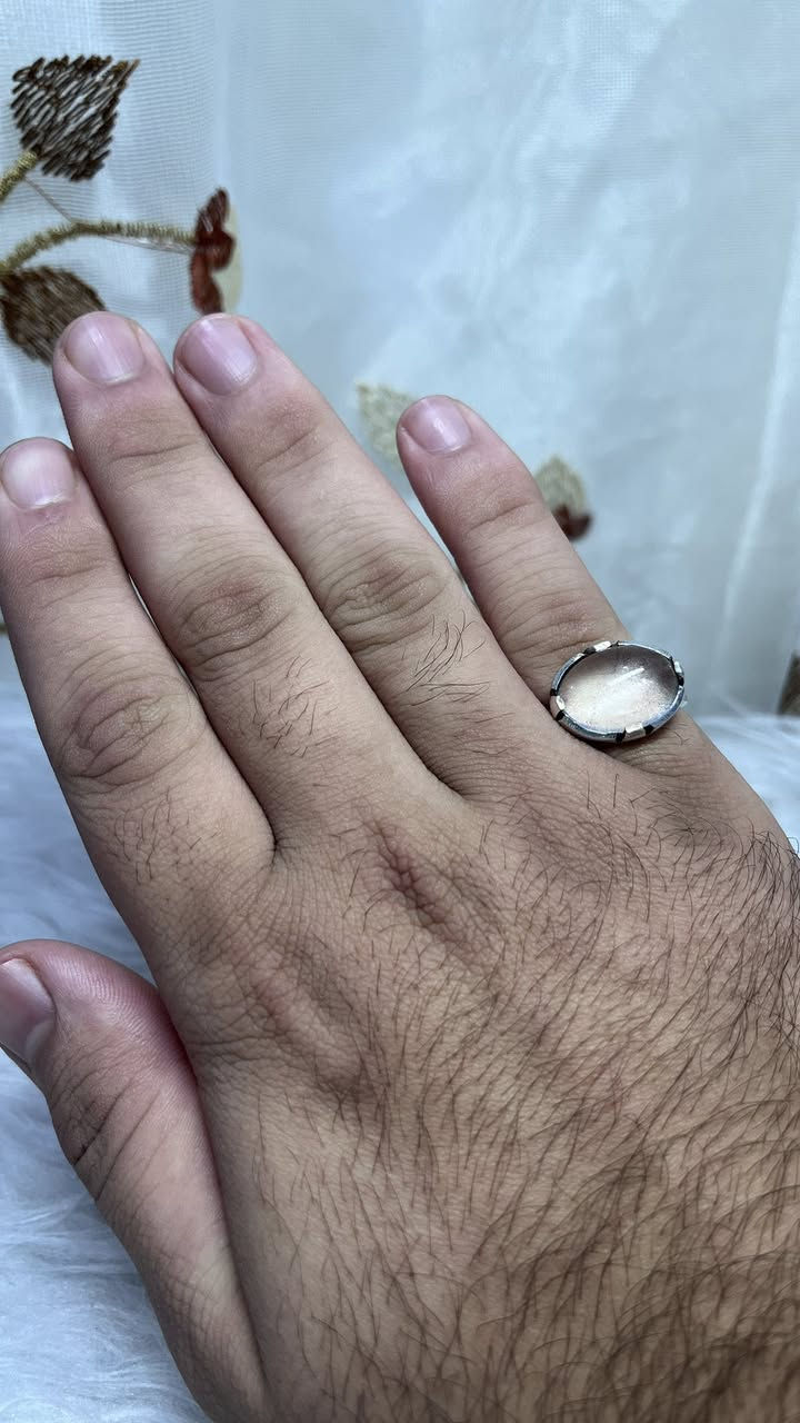 ⁨	خاتم من الدر النجَفي
اللون مميز جدا 
الصائغ : السيد ضياء الموسوي
قياس الفضة : ١٧ 
للاستفسار خاص 
او على الرقم ***********
