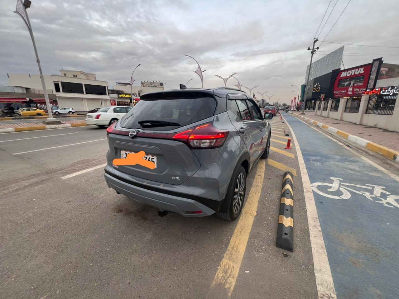 للبيع نيسان كيكس موديل ٢٠٢٣ سقف أسود مواصفات SR حادث بس بونيد بدون داوخل رقم شاصي موجود بل منشور *********** كركوك, العراق
