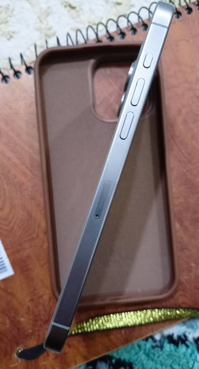 السلام عليكم
ايفون 15 برو ماكس شرق اوسط شريحتين للبيع 
نضافه 95 جهاز نضيف كلش بطاريه 86 بلادي
ذاكره 256 جهاز على وضع الشركه لا مفتوح ولا ملعوب بيه
بس بيه صدفه بلشاشه صغيره كلش ما مبينه مصورها 
مكان ناصريه مركز 
سعر 1000 وبيه مجال


**إذا كنت صاحب هذا الإعلان وتريد حذفه لأي سبب، رجاءا أرسل رسالة إلى الدعم الفني**