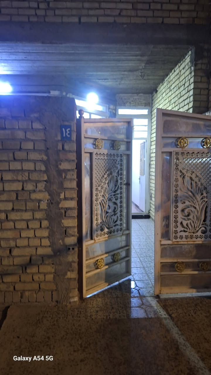 بيت١٠٠ متر حي المهندسين قرب سيطره الشعب طابق ونص ***********
