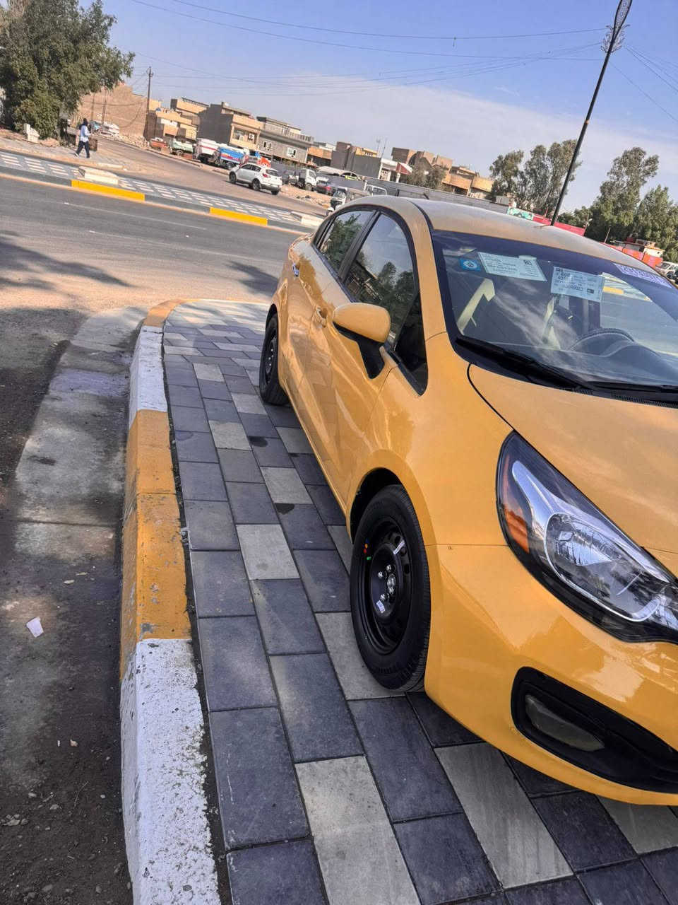 كيا ريو موديل 2013 رقم ديالى مشروع وطني دولي تحويل ثاني يوم ملاحظه السياره جاهزه من كل شيء تخم تاير تبريد شغال مكان السياره بغداد السعر 71 وبيها مجال رقم الهاتف ***********
