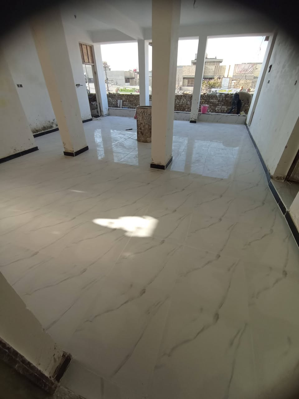 خلفة مصري لانواع تطبيق البورسلين سيراميك الكاشي والمرمر والجدران ارضيه وبيات درج  شغل درجه اولى ملتزم بالعمل يوميا التواصل***********بغداد
