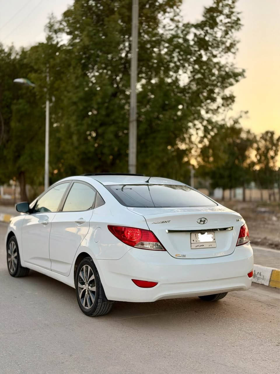 السلام عليكم 
للبيع هونداي اكسنت خليجي 
موديل 2014 السياره مكفوله عده شبر صبغ بالبنيد والباقي كفاله 
السياره فول مواصفات 
رقم بابل الماني تحويل ثاني يوم 
مكينه 1600 دوش 
فتحه سقف 
شاشه + كامره دواره 
5 ويل كب كروم 
اشاره بالمرايه + كشاف امامي 
تحكم ستيرن جهتين 
داخل بيجي 
السياره ماشيه 200 الف 
جاهزه كير ومكينه وحداديه وتبريد وتخم تاير كله جديد 
السياره مسويلها ادامه كامله للمحرك والكير ومنضومه احتراق 
مكان السياره حله شارع 60 
السعر 110وبيها مجال بسيط حق الجيه 
للاستفسار /***********
واتساب *********** حلة, بابل
