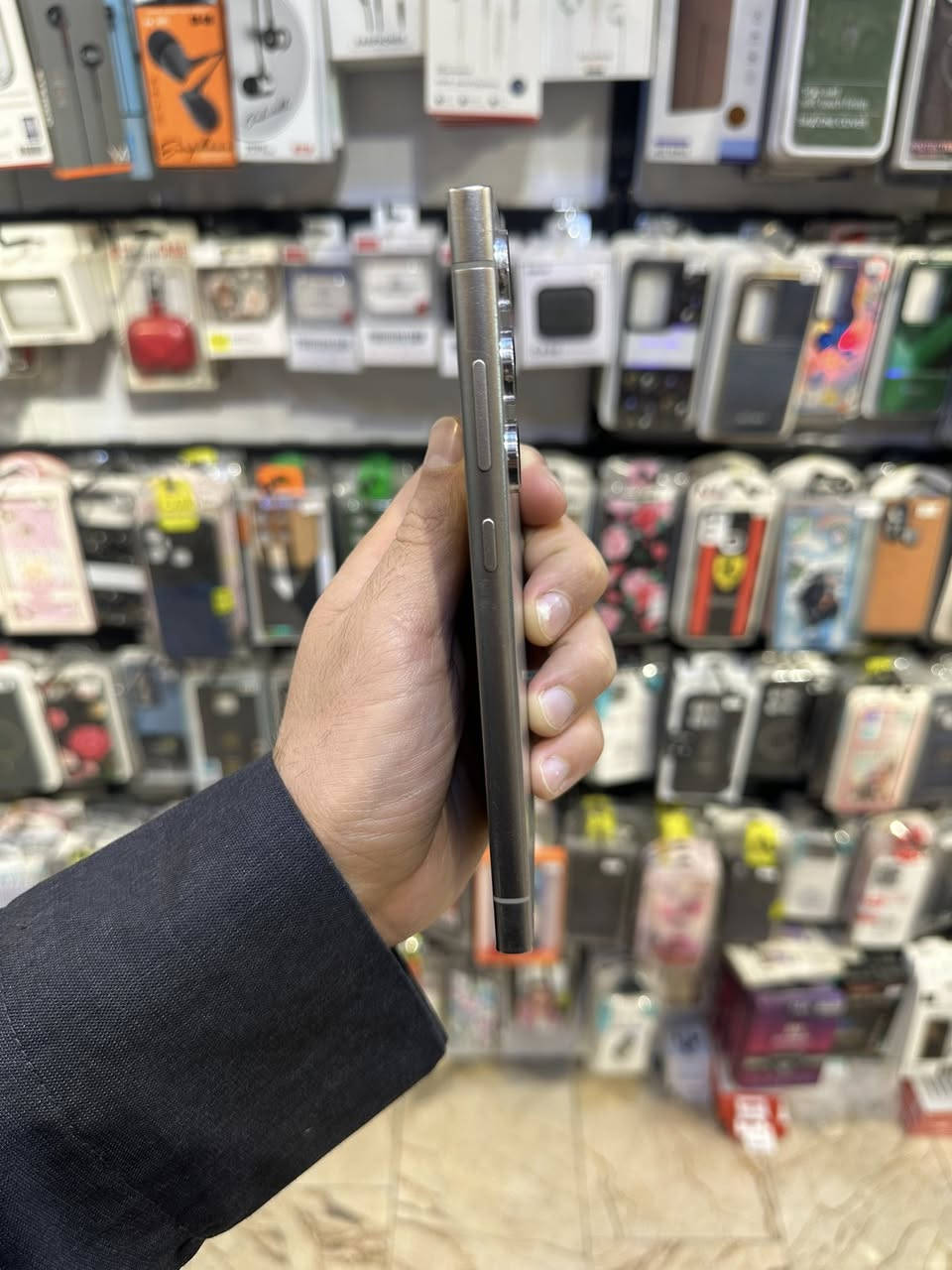 السلام عليكم
Samsung s24 ultra 1TB
الجهاز ضمان عين الفهد
مكفول من التصليح ومن أي خلل
فقط القلم مالته مكسور مرة يشتغل مرات لا
وبي شخوط خفيفة بالشاصي أثرات مال كفر مو ضربات
باكيت وكيبل أصلي
تفاصيل الجهاز كلها بالصور
السعر 925 ألف قفل
مكاني بغداد العامرية
***********
لا يوجد توصيل
