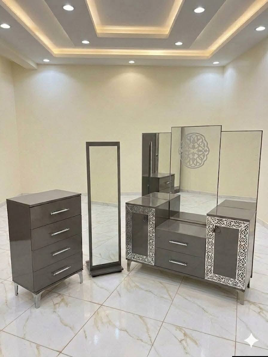غرفة نوم تركي ٨ قطع بدون دوشك مستعمله نظيفه جدا الكنتور ٦ ابواب قياس ٢ متر ونص

***********
