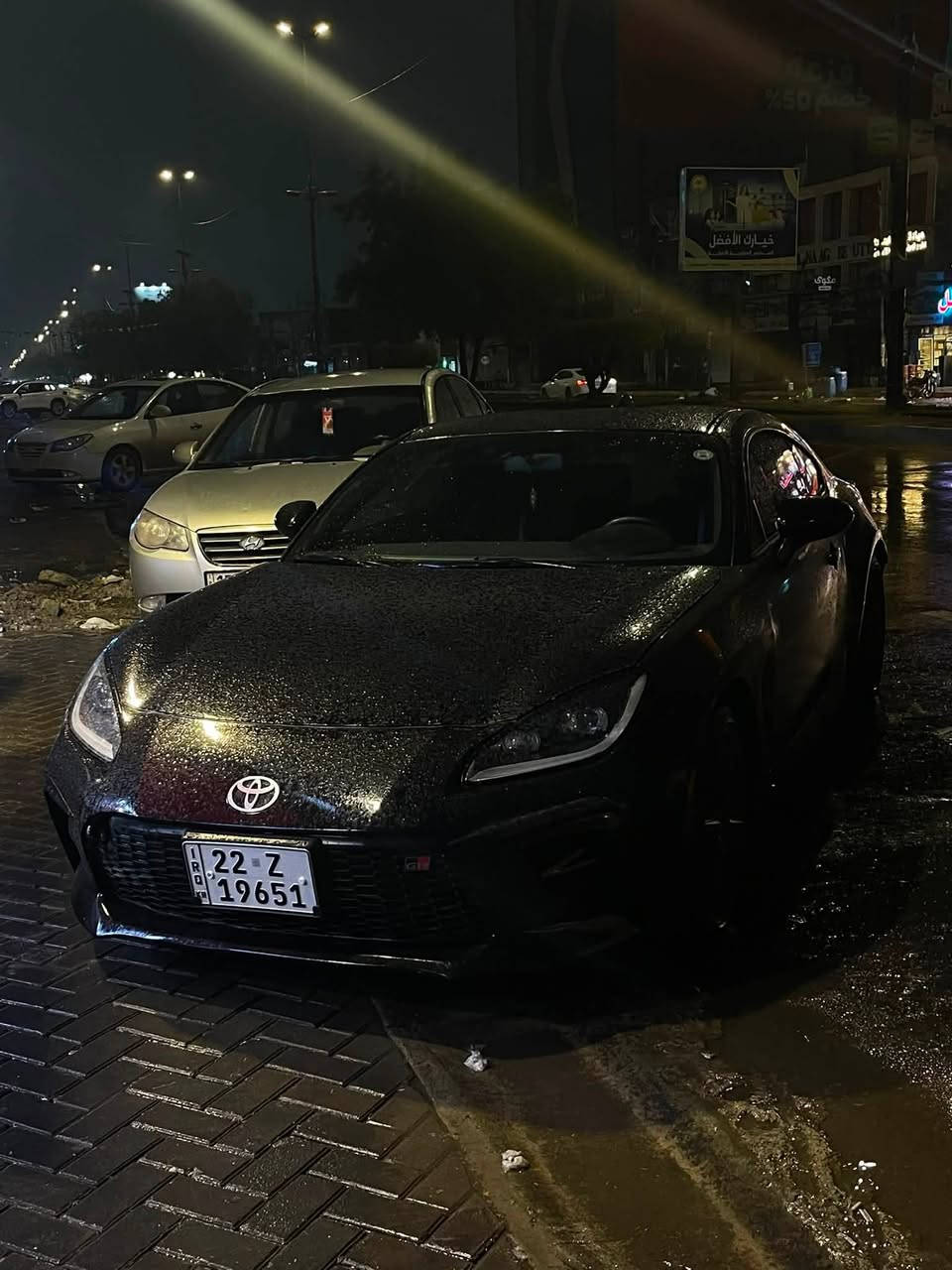 للبيع او المراوس سلام عليكم شباب..
للبيع الوحش الياباني الرياضي Toyota GR86 Premium موديل 2024، فئة البرميوم (أعلى مواصفات بالشركة)، سيارة مميزة جداً بالأداء والمظهر وجاهزة للاستخدام مباشرة.
مواصفات السيارة:
 المحرك: 2.4L بقوة 228 حصان (تنفس طبيعي).
 ناقل الحركة: أوتوماتيك (كير أوتوماتيك مع شفتات بالستيرن Paddle Shifters للمتعة الرياضية).
 الدفع: خلفي (RWD) مع نظام Torsen® محدود الانزلاق للثبات والمنعطفات.
 الممشى: 30 ألف كيلومتر فقط.
 المظهر الخارجي والداخلية:
 ويل 18 بوصة بلون أسود مطفي (Matte Black) الأصلي الخاص بفئة البرميوم.
 سبويلر خلفي رياضي (Duckbill) مدمج بلون السيارة.
 إضاءة LED أمامية تفاعلية بالكامل (Adaptive Headlights).
 كراسي رياضية هاف جلد وخامة (Alcantara) دبل لون مع تدفئة وتبريد الكراسي.
 شاشة رئيسية قياس 8 إنش تدعم Apple CarPlay و Android Auto مع نظام صوتي مطور (8 سماعات).
 كاميرا خلفية وحساسات أصلية.
وضعية الحوادث والضرر (بمنتهى الشفافية):
 البنيد: راجع بارد فقط (بدون صبغ).
 باب السايق: صار بيها حادث هنا بالعراق وتم تبديل الباب بالكامل (تبديل باب وكالة ومطابق بدون أي فروقات أو عيوب).
 الشواصي والارباقات وكالة وسليمة 100%، والسيارة جاهزة من كل النواحي وما تحتاج أي مصاريف.

ملاحظة:
السيارة مظللة ومطلع بيها سنوية والتظليل لمدة سنة و٨٠ بالمية العتم مالته 

رقم الشاصي: JF1ZNBE19R8758297++ صور حادث الباب موجودة بالمنشور

التفاصيل والاتصال:
 مكان السيارة: بغداد، العامرية.
 السعر المطلـوب: 195 وبيها مجال بسيط
 للتواصل والاستفسار: [***********]  موجود اتصاال + واتساب فقطط
