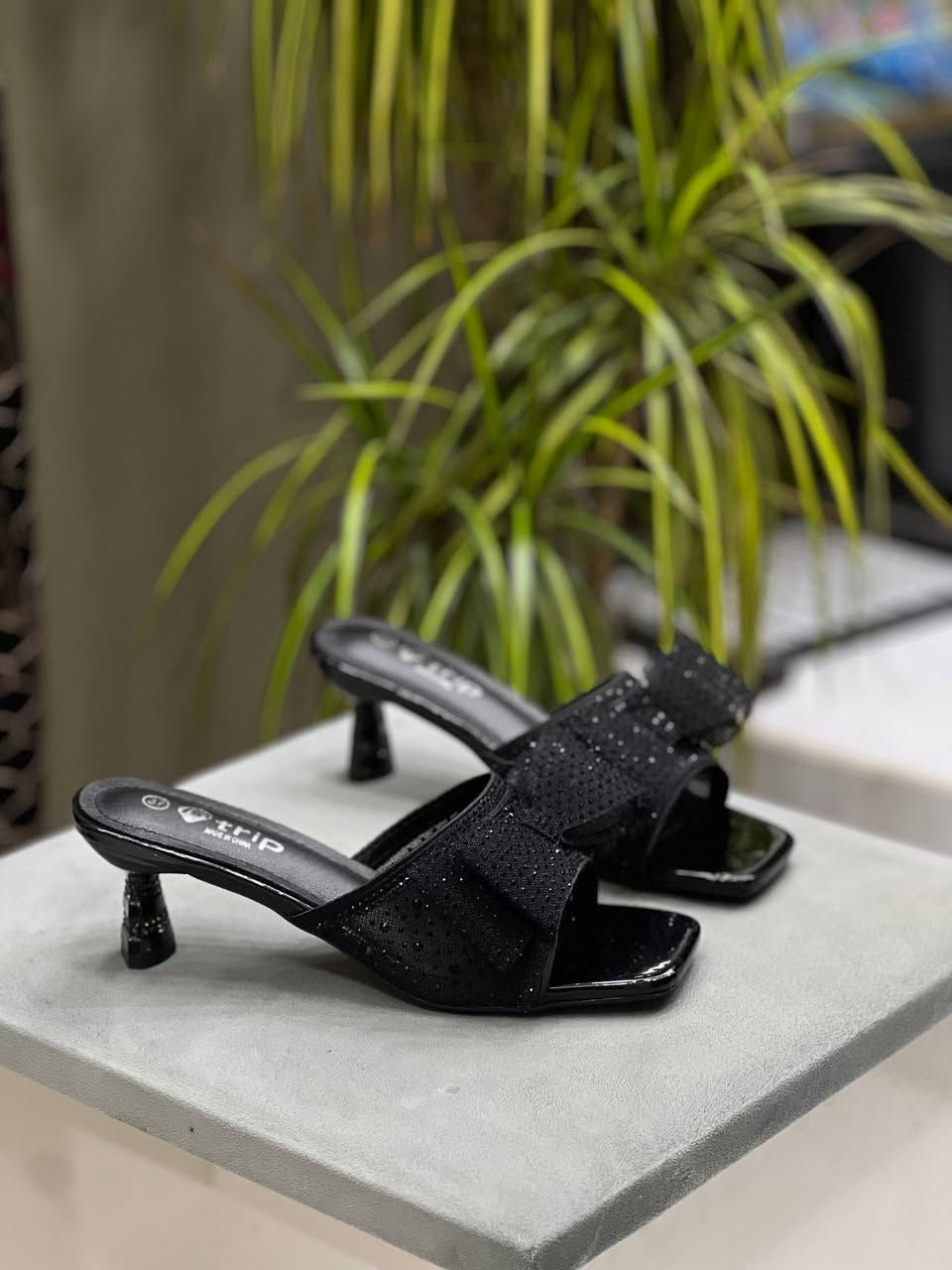 سليبر شفاف ماركة #ترند 
قياس ٣٧-٤١ متوفر بألوان جميلة 
العنوان شارع بنت الحسن ع مقابل المدرسة المسائية للبنات


**إذا كنت صاحب هذا الإعلان وتريد حذفه لأي سبب، رجاءا أرسل رسالة إلى الدعم الفني**