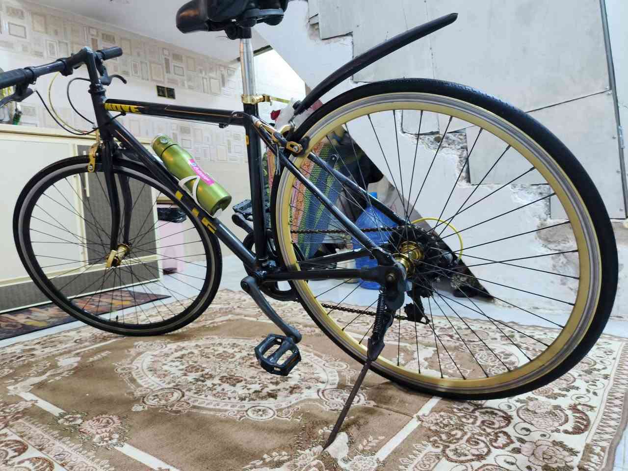 بيسكل سباق جديد صلي وسعره على خاص ***********
