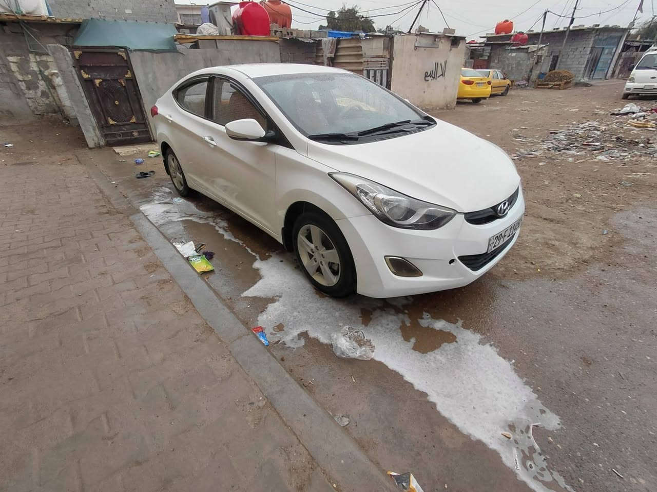 سلام عليكم عندي الانتره موديل 2013خليجي خليجي مكفوله كفاله عامه من صبغ ضربه تبديل شرط سونار وضع شركة رقم واسط دولي جاهزه من كلشي سياره  مكينه 1600دوش تخم تاير كير مكينه كله مكفول مكان السياره بغداد السعر  100وبيها مجال ***********
