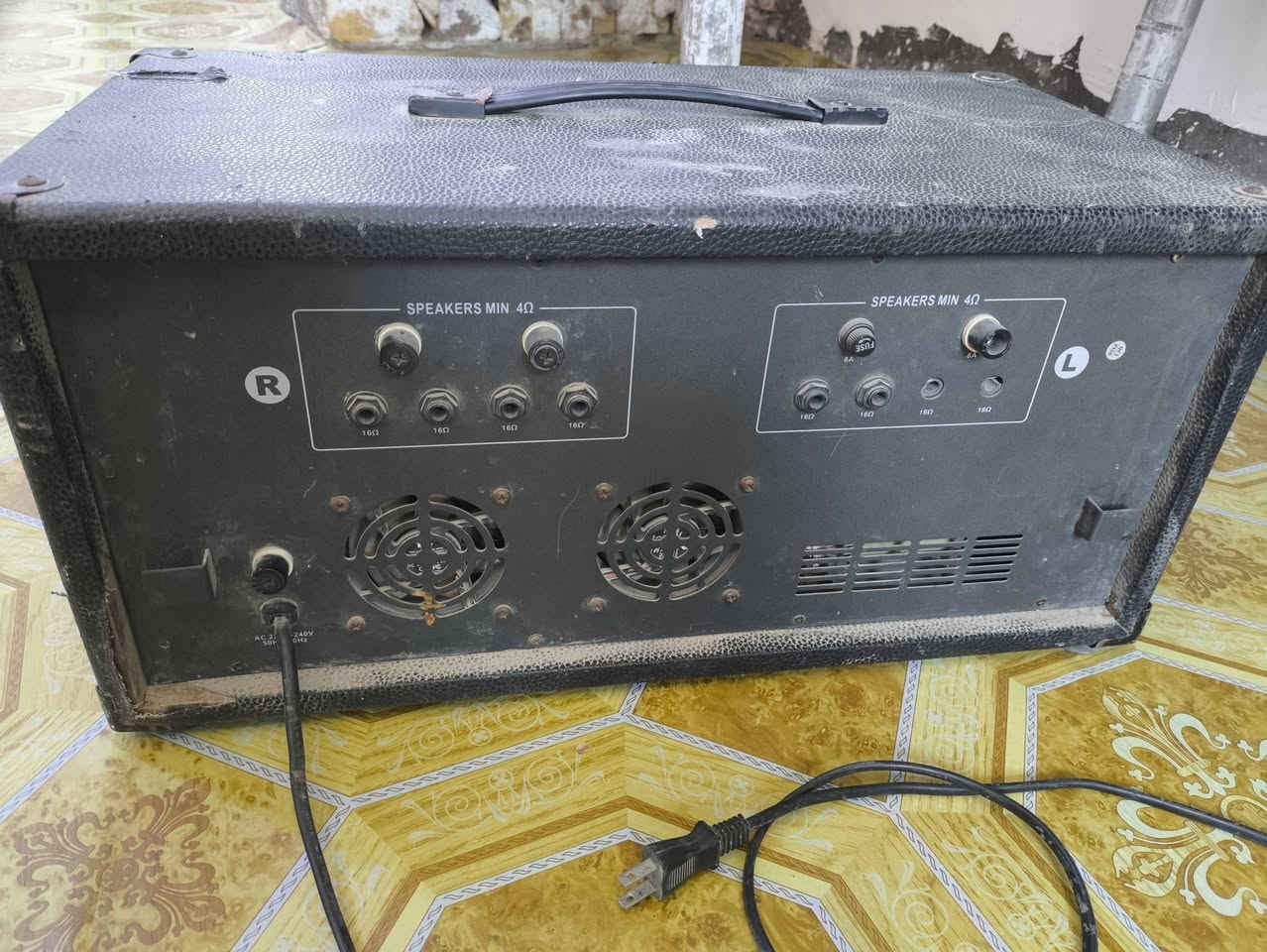 جهاز موكب خطين كل خط يأخذ 4سماعات اسمه شور رايده 250 وبيه مجال قليل *********** وهذا رقم واتساب راسل وبيك خير وتدلل
