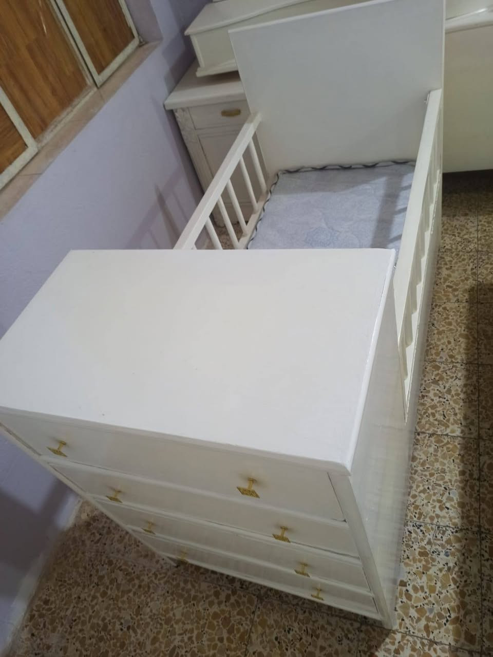 سرير طفل للبيع
 نجاره الخشب البلوك الأسود 
منام + أربع جرارات للملابس + قابل للفتح 
جديد كلش صار فتره بسيطه من سويناه


**إذا كنت صاحب هذا الإعلان وتريد حذفه لأي سبب، رجاءا أرسل رسالة إلى الدعم الفني**
