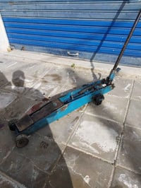 جك • ايطالي • سيارة