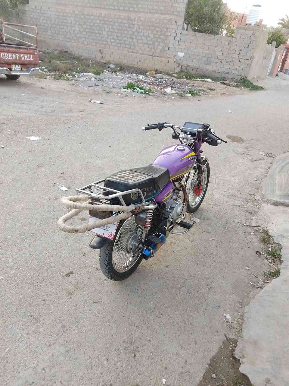 السلام عليكم دراجه موديل 25 كفاله عامه محرك مامفتوح جديده مصار هواي من ماخذها السعر 750 وبيها مجال ***********
