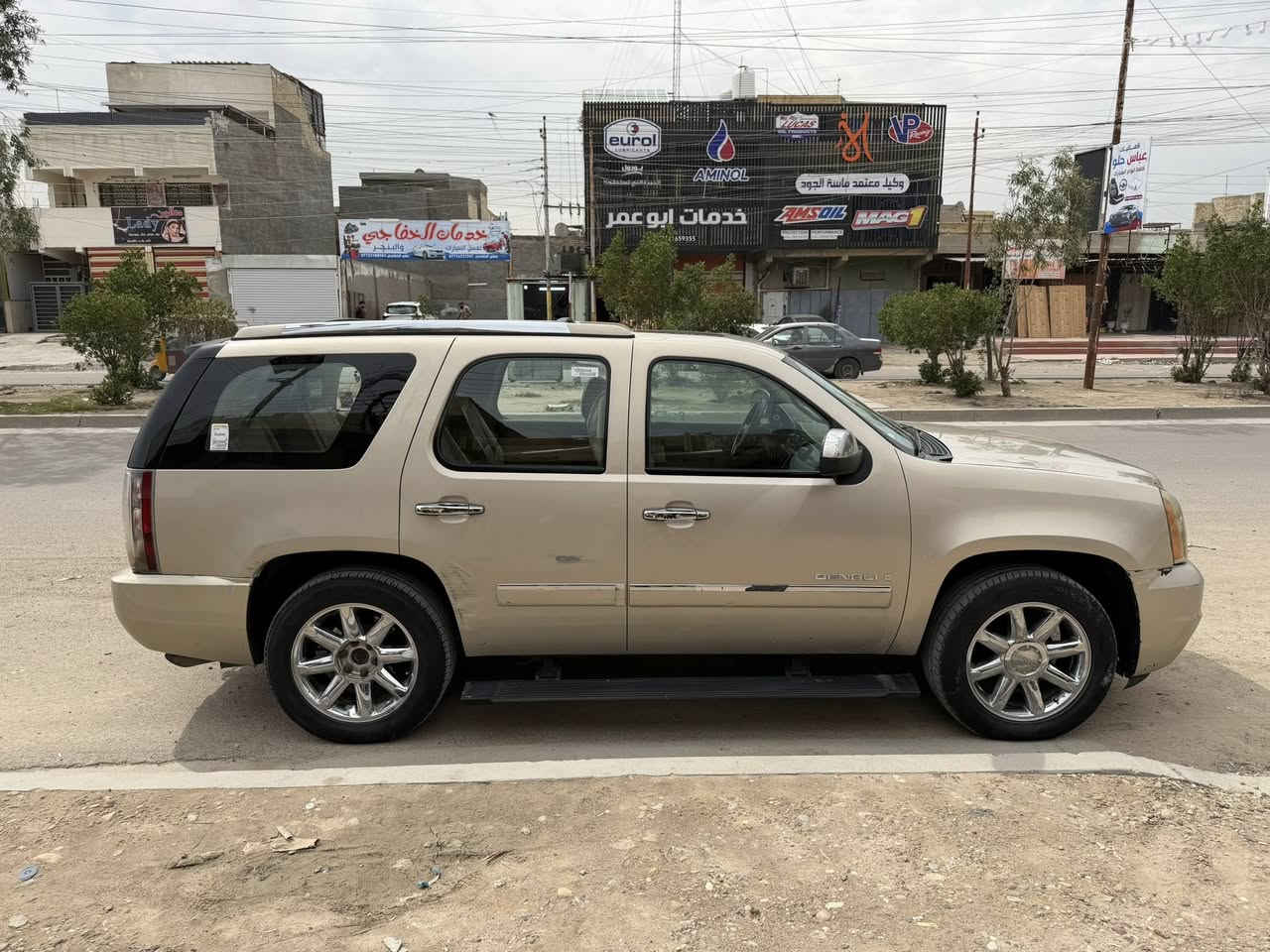 سلام عليكم GMC يوكن دينالي موديل 2011 مكينه 6200     كير1000 رقم بغداد انكليزي 
سياره فول مواصفات للأخير 
1-فتحه 
2-شاشه بالسقف
3-كأمره خلفيه 
4-تحكم أستيرن 
5-تحديد مسار 
6-تثبيت سرعه 
7-شفط بالمري 
8-دوسات شفط 
9-كشنات VIP 
10- تدفه تبريد بكل الاكشنات 
11-كشن كهربائي
12-سياره بيها بعد هواي مواصفات الدينالي معروفه 
سياره جاهزه من كلشي تختم تاير صدر خلفي امامي جديد 
ملاحضات :سياره فقط هاي الكرده الي بيها بل باب الخلفي او ماامصلحها عفتها على وضعها مثل ما اموضح بل صوره 
عنوان: بغداد الحسينيه الراشديه 
للاستفسار :*********** 
السعر 190 وبيها مجال
