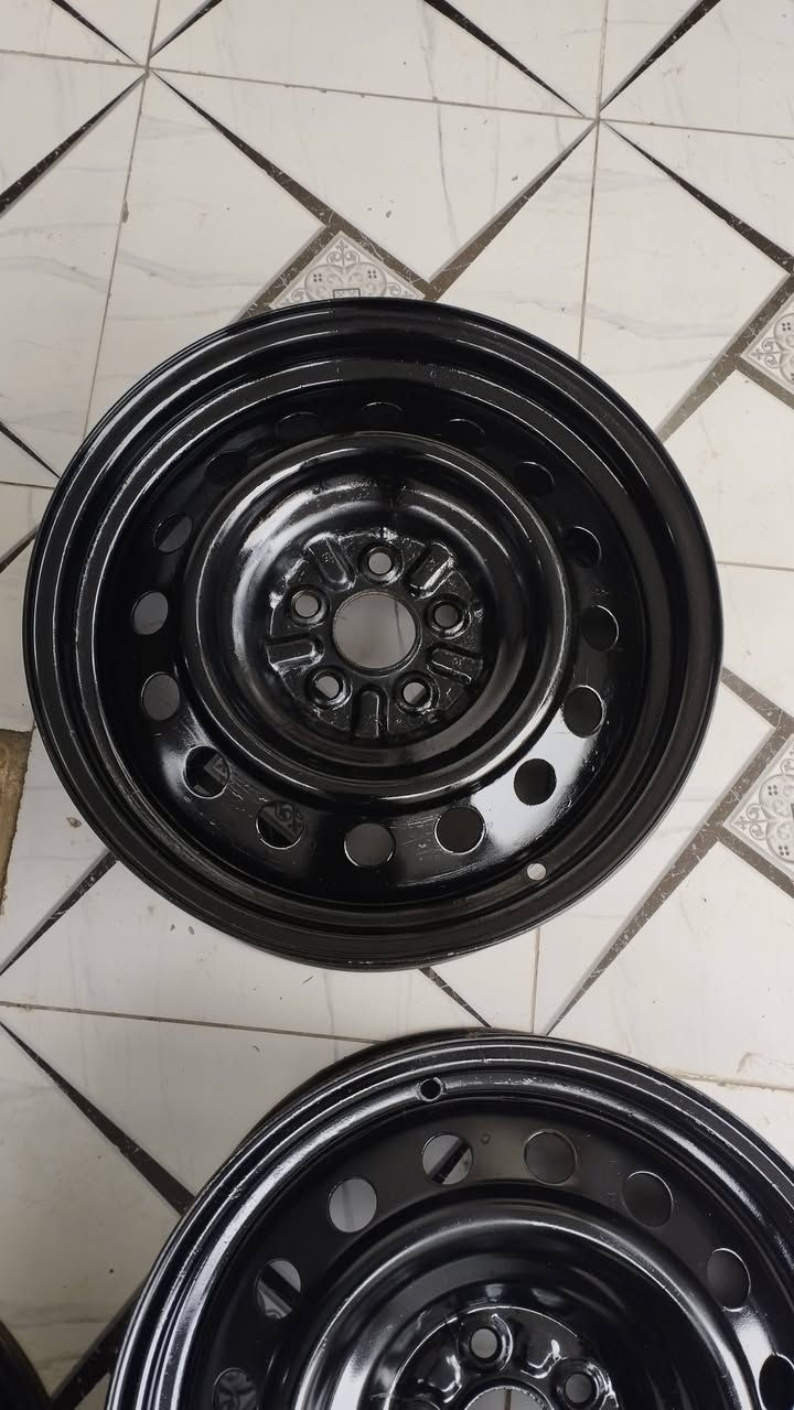 اسلام عليكم اخوان سعر معقول 125 الف واصل وجب جديد ويل اسود عادي حجم 16 ما عدا 4 كابات حجم 16  مال كورلا موديل 2018 لا عواج لا تسليح  سعر 125 الف عنوان كركوك قادسي أو لا يم نادي سولاف ***********  ***********
