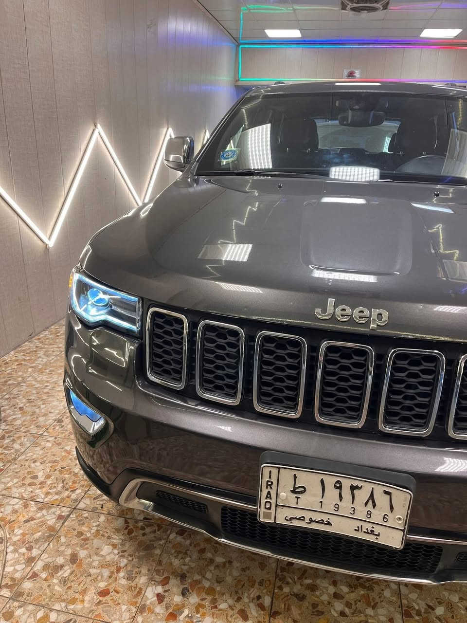 السلام عليكم
2018 لمتد 

مواصفات 

بنوراما 
جنطة كهرباء 
حساس خلفي 
توقف ذاتي
كشنات جلد 
تدفئة وتبريد كشنات 
مري قلاب 

حادث جاملغ امامي بدون ايرباك 

رقم بغداد بأسمي 

السعر المطلوب 250

للاستفسار ***********

مكان السيارة السيدية
