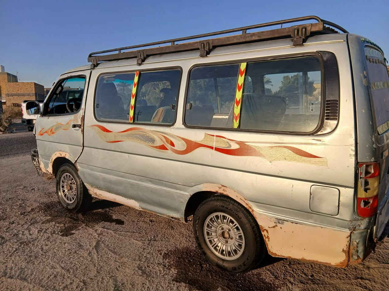 سياره هايسه للبيع مكينه والكير ونجي اوتوماتيك مكينه والكير حداديه تخم تاير خير من  سنويه عضم عاج راعيه ماندله السعر ١٥وبيه مجال المكان ناصريه فضليه للستفسار التصال على الرقم ***********
