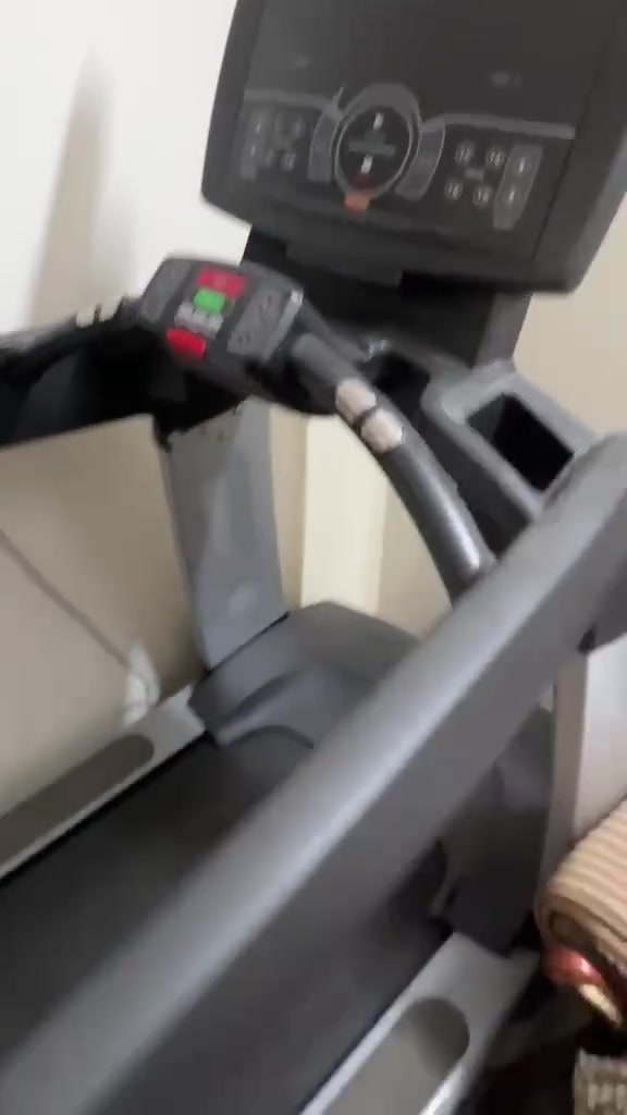 السلام عليكم عندي مشايتين للبيع استعمال خفيف جدا جدا يعتبر استعملو كام مره فقط الاولي Life fitness وزن مفتوح والتانيه Hummer 160KG


**إذا كنت صاحب هذا الإعلان وتريد حذفه لأي سبب، رجاءا أرسل رسالة إلى الدعم الفني**