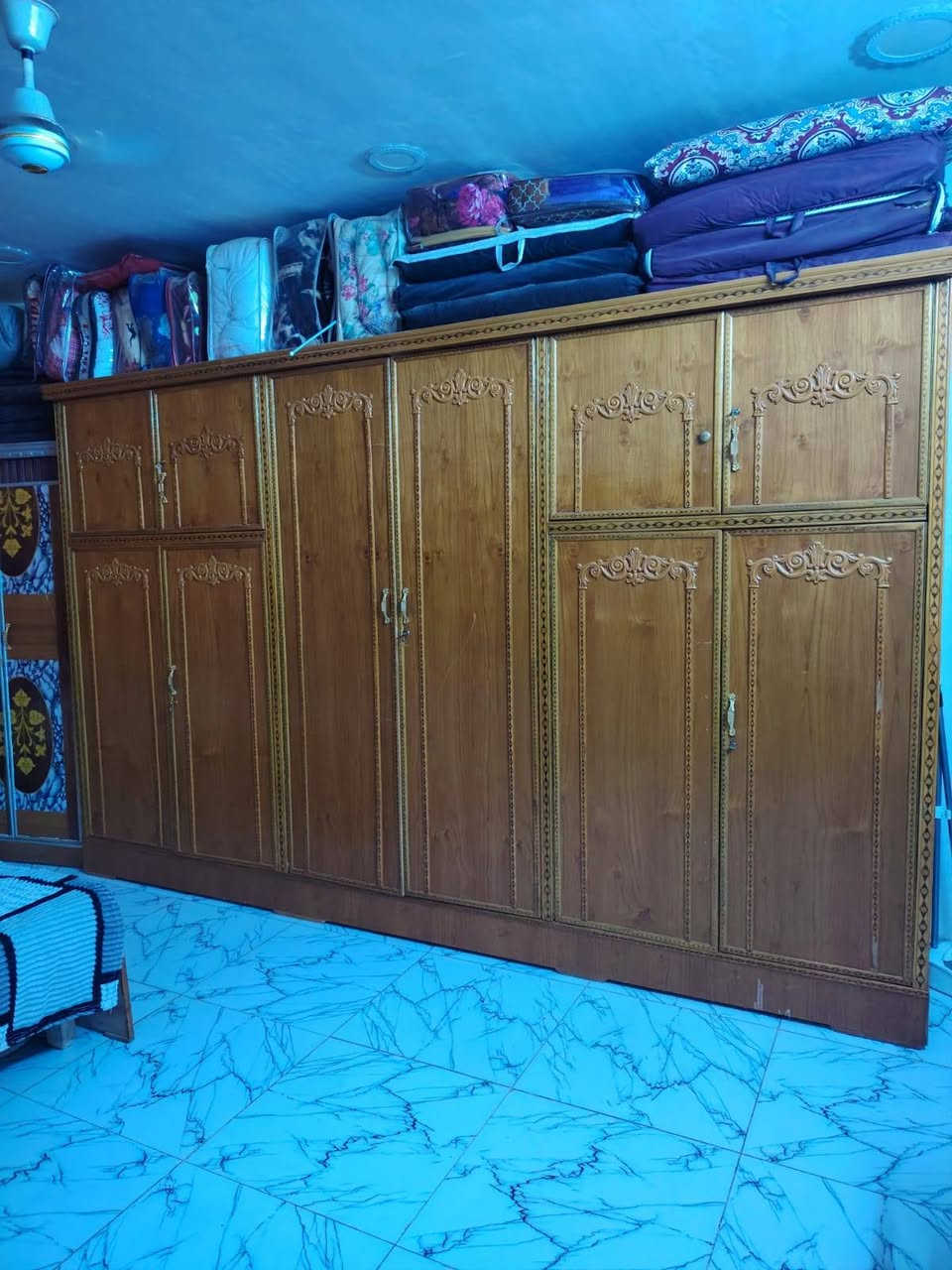 السلام عليكم
غرفه صاج تكمه سته باب
السعر ٦٥٠ وبيها مجال 
العنوان بغداد بوب شام
الرقم ‎***********
