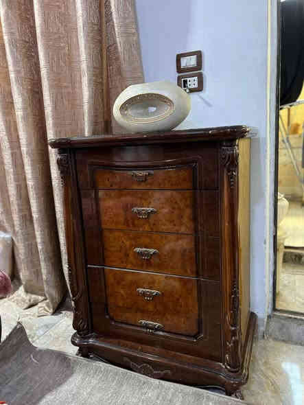 غرفه نوم للبيع 
٨ قطع ماليزي درجه اولى مستخدمه 
للإستفسار واتس ***********
بغداد بغداد
