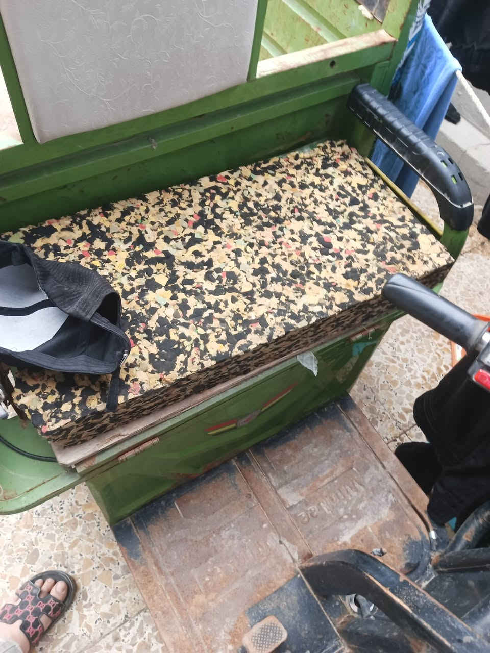 ستوته شحن للبيع تشتغل بس متمشي باتريات جدد وشاحنه مكانها أبو غريب سعر 700 بيهه مجال ***********
