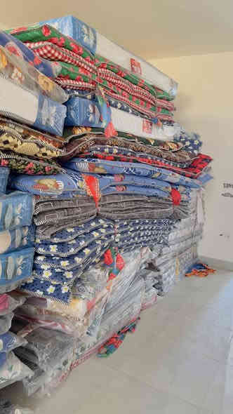 الزهراء للمفروشات 
يتوفر لدينا توصيل داخل الحله 
جودليه إسفنج وديباج مع بوزيم 
  موجود كافه الألوان والموديلات
درجه أولى 
واتساب ‭٠٧٧٣ ٥٣٠ ٩٨٣٨‬
