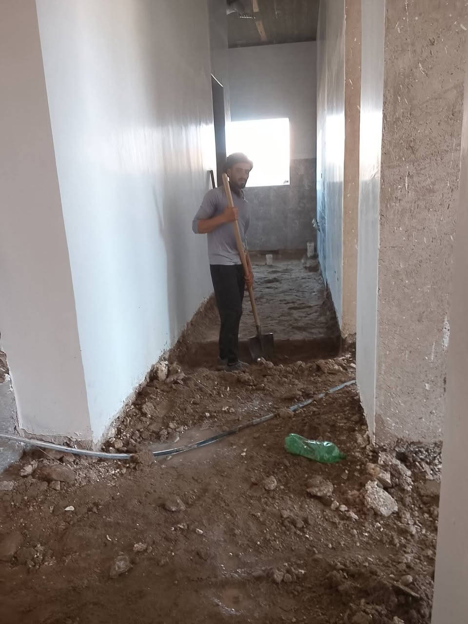 ***********📞سلام عليكم  /  يوجد كادر عمل جاهز /  تصعيد مواد /  تنضيف بيوت /  تفليش /  تكشيط /  دفن نهري /  شقلنه ليل ونهار /  ومعداتنه جاهزه  ومالك دخل بكلشي تأخذ شقل جاهز مني سلمني شقل وتأخذ شقل جاهز / ماعليك بس تصال على رقم /// *********** وسياره تجيك للبيت
