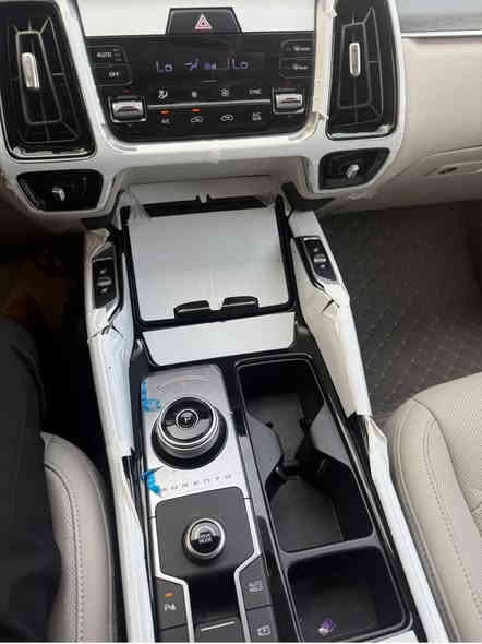 سورنتوا  vip 
فول مواصفات موديل 2023
رقم اربيل ماشية 42 
بعدها بحالة الوكالة شرططط
تحويل مباشر وثاني يوم 
السعر // 318 وبيها مجال 
وبالخير عل ياخذها 
مكاني رمادي 

المواصفات فول المعروفة 
بانوراما 
اربع كامرات 
كشنات حار بارد 
كشنات جلد مال مؤسسة
هند بريك بصمة 
6 سلندر 
صندوق كهرباء 
كراسي كهرباء  
دواسات اصليةشرط
7 راكب 
كامرات بالدشبول 
وبقية المواصفات المعروفة 

للاستفسار // ‭0782 651 8608‬
