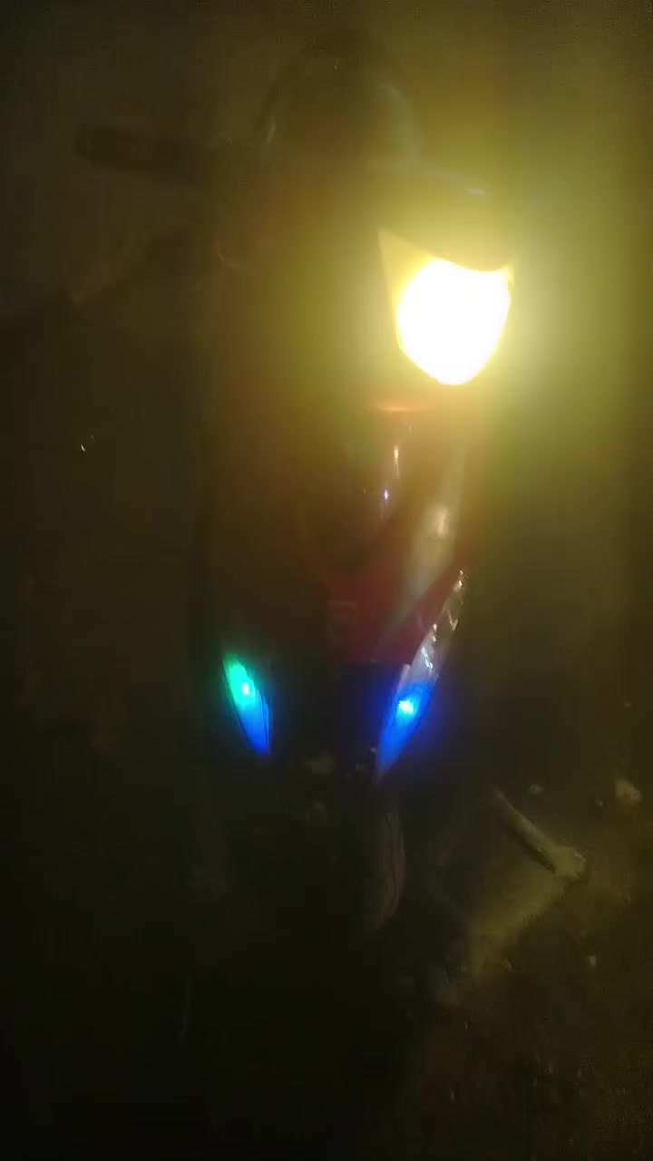 دراجة عدلة شغلة هندر نقصهة شخاطة مل سلف سويهة وتكم تشتغل سلف بيهة وراق صولي وبيهة منفيس سعر ٤٠٠ وبيهة بصيط  عنوان بغداد الشعله رقم ***********
