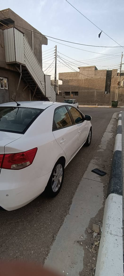 السلام عليكم كيا سيراتو للبيع 2011 
محرك 1600 دوش ما مفتوح 
تبريد حداديه تخم تاير كله جديد 
السعر ب 88 وبيها مجال شراي يتصل 
رقم السياره اربيل تريد تحويل تريد وكاله 
مكان السياره كربلاء شراي يتصل 
سياره بها قطعه تبديل جامغ امامي فقط 
***********
