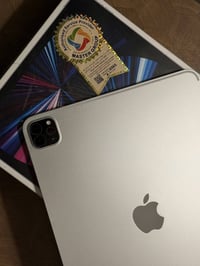 ايباد برو  ذاكرة ١٢٨ مستعمل للبيع  لتواصل 07717391956