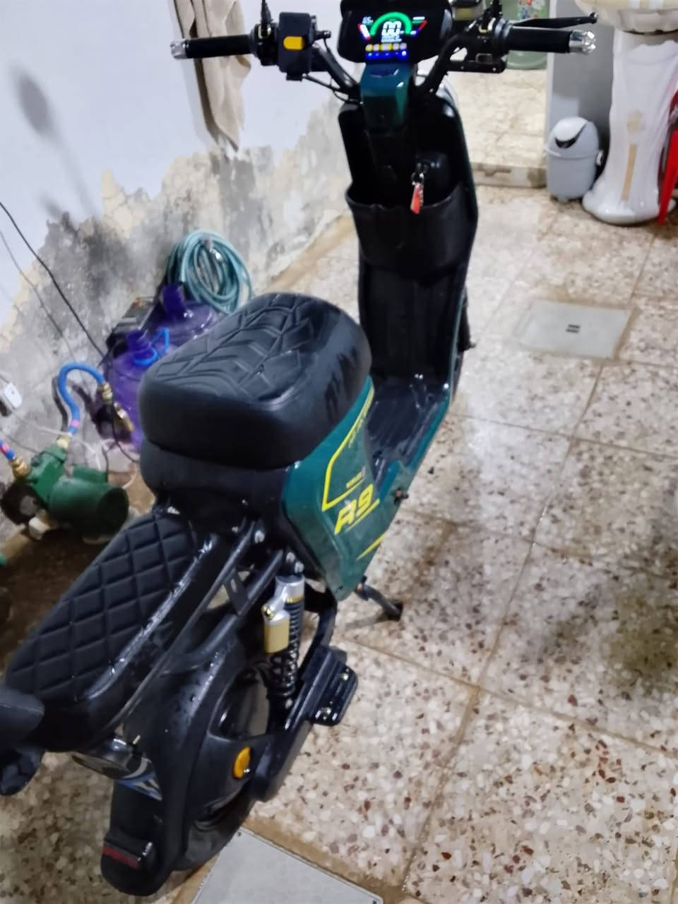 R9
بطاريات بعدهن جدد ماطلع بي هواي
شاحنتنه وسله كدام ويا السعر350وبي مجال


**إذا كنت صاحب هذا الإعلان وتريد حذفه لأي سبب، رجاءا أرسل رسالة إلى الدعم الفني**